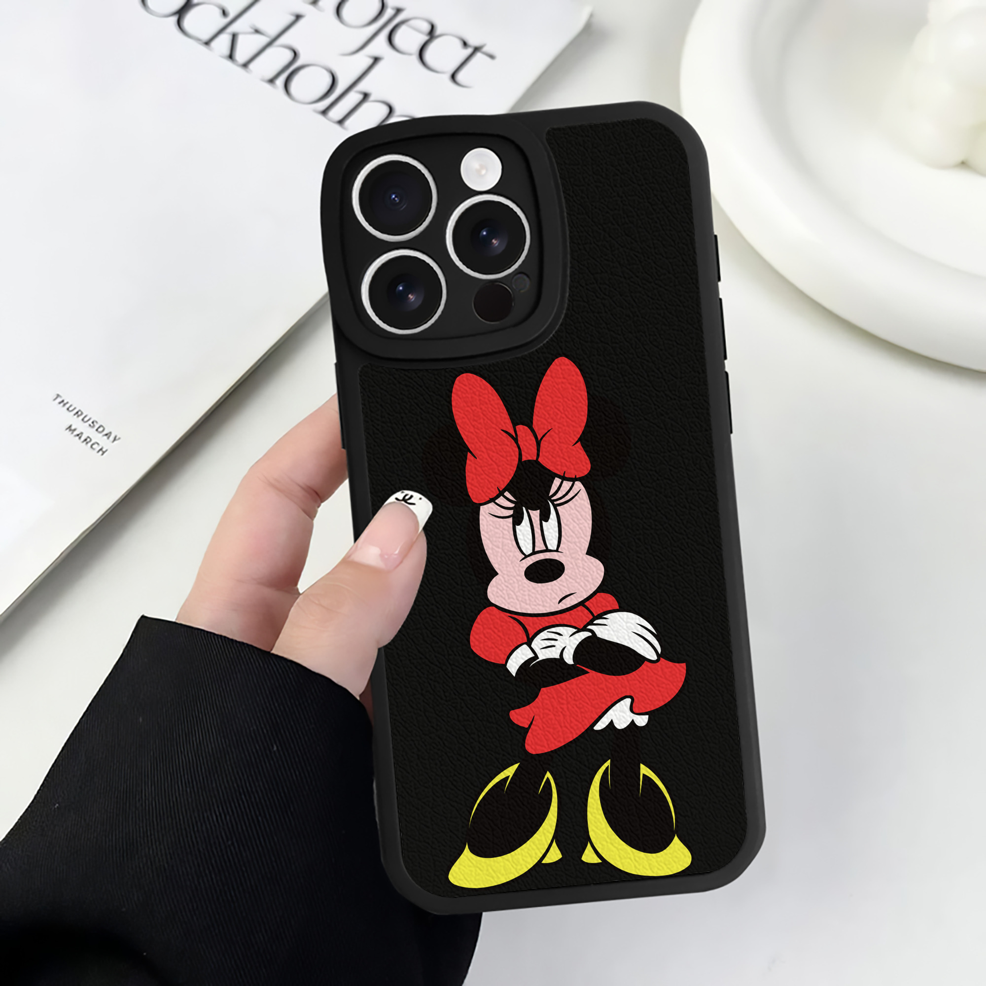 （画像用） ミッキーマウス Mickey Mouse 【iPhone 16シリーズ対応】シリコンスマホケース（レザー調） 材質：シリコン
